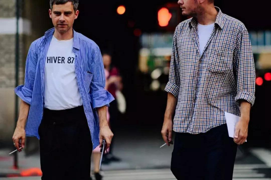 「条纹衬衫」最正确的打开方式就是“不好好穿”