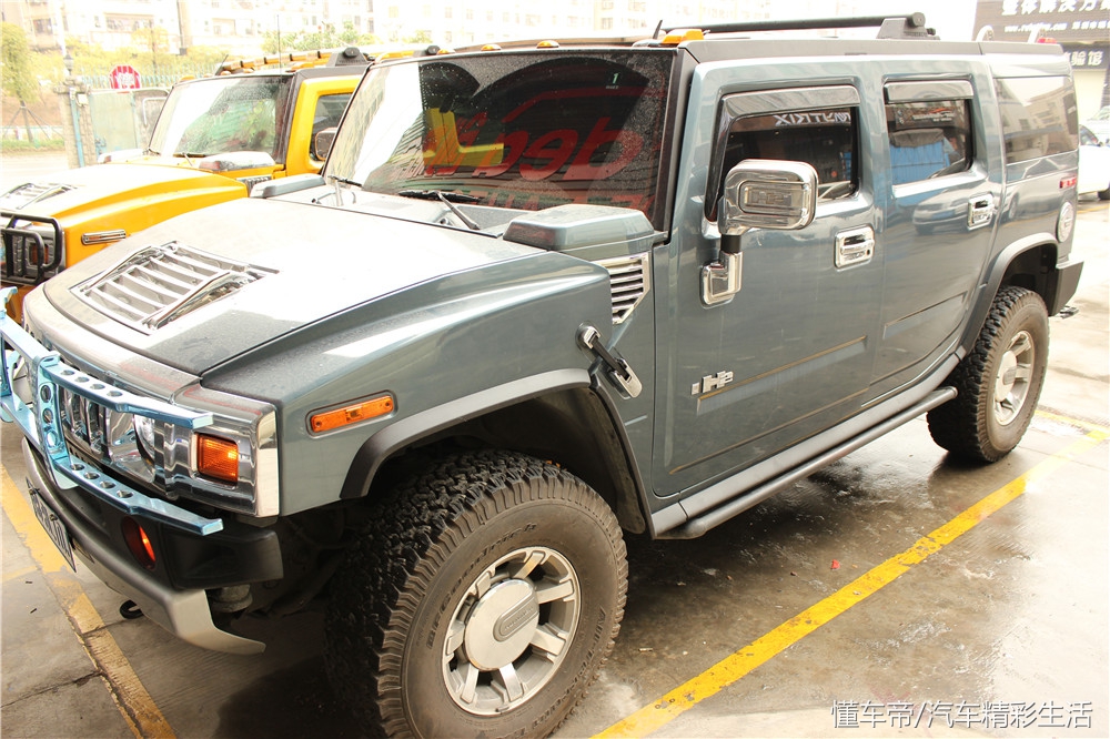 悍马H2顶级改装内饰,悍马h2内饰大屏幕