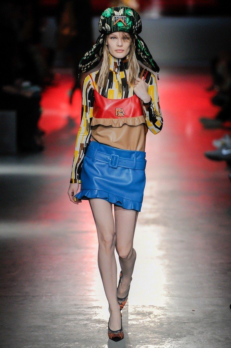 韩国女星润娥单挑欧美女星PRADA纽约早春秀众星云集