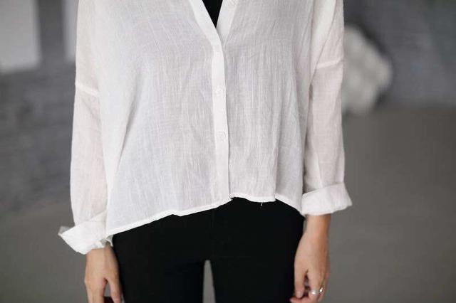 新衣服的褶皱怎么处理没有熨斗,新衣服有折痕变色怎么处理