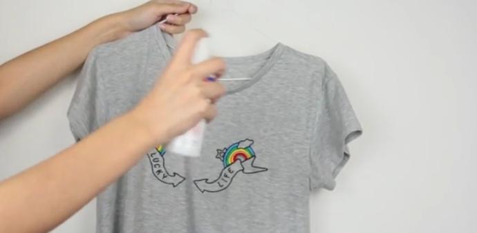 新衣服的褶皱怎么处理没有熨斗,新衣服有折痕变色怎么处理