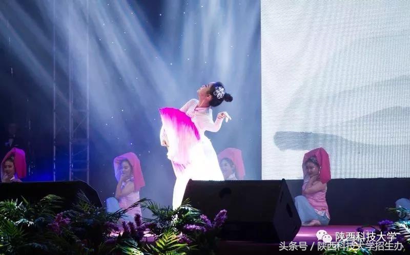 骄傲！身高192cm的“运动男神”，身高176cm的“标准女神”为陕科大代言