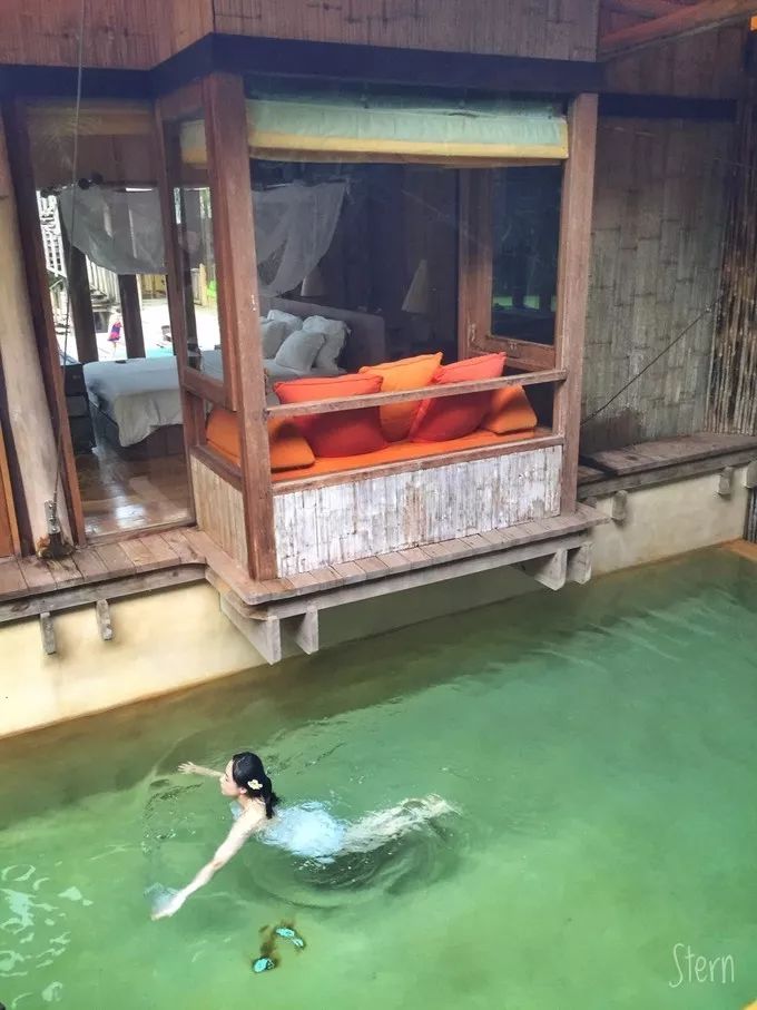 衣冠不整恕不招待厨师,衣冠不整不让进的饭店