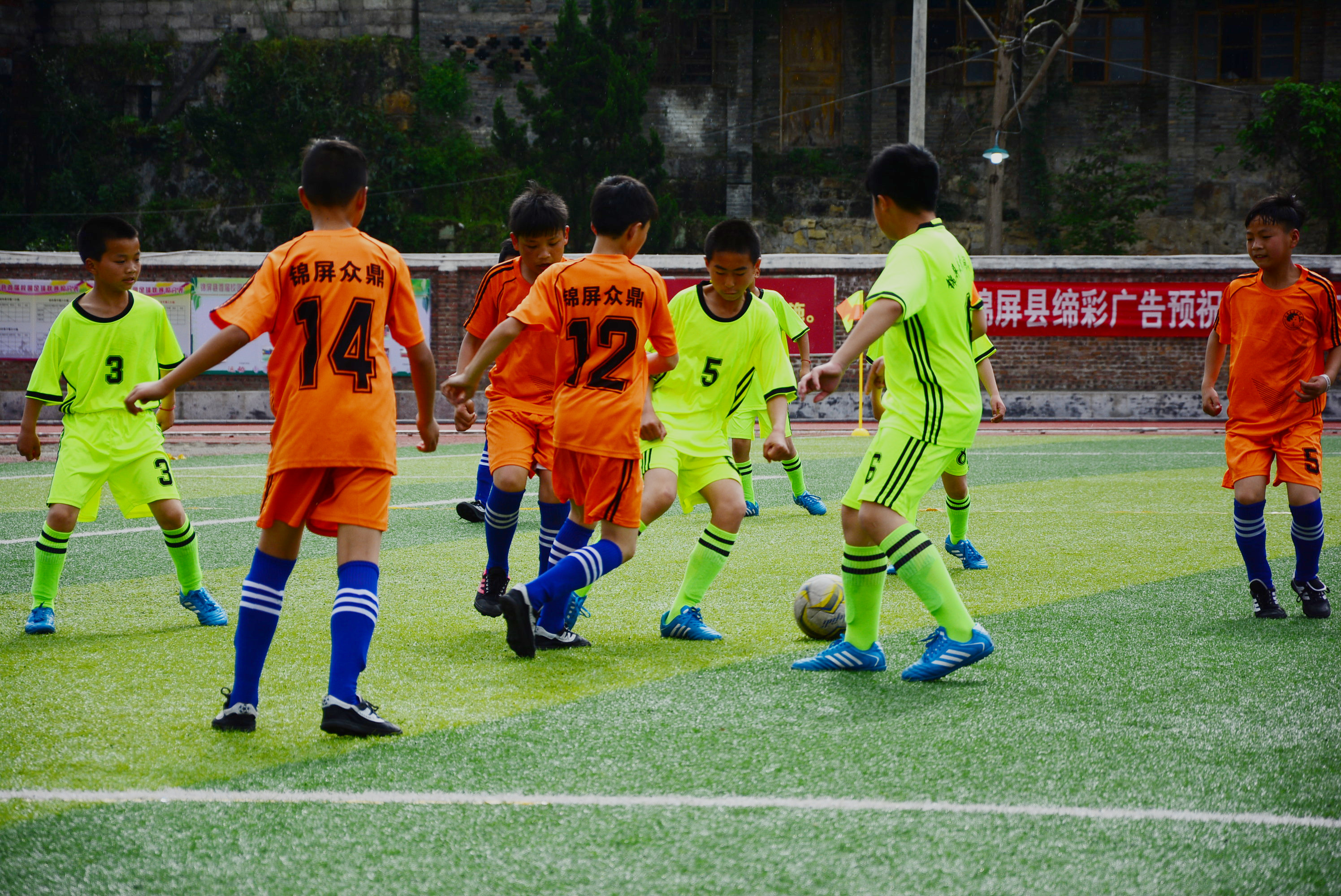 没有田径的足球场,没有足球的足球场