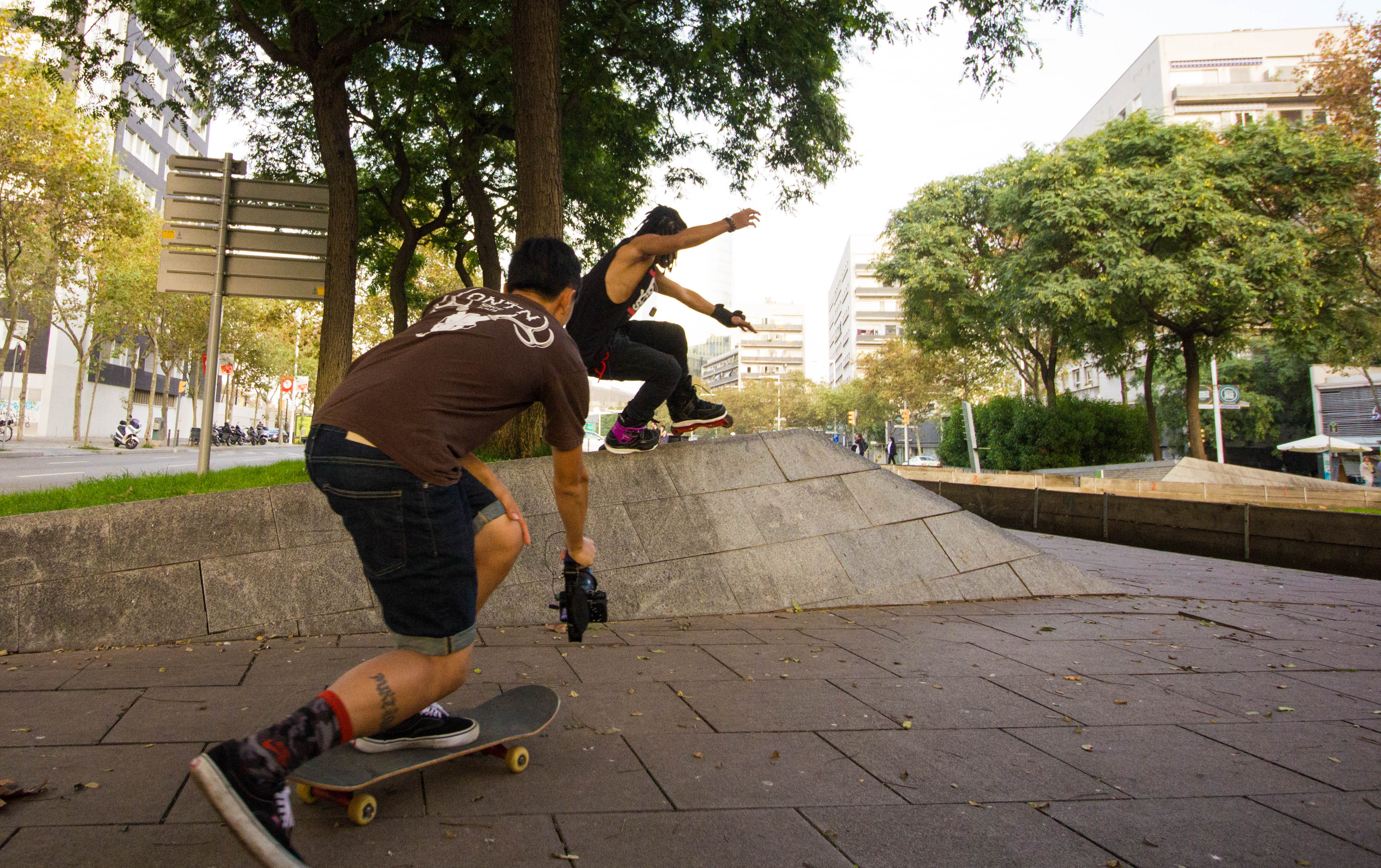 一分钟教你学会如何挑选轮滑鞋,轮滑学技巧应该用什么样的鞋