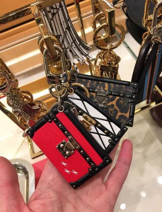 撞包不可怕!为你找到了今年夏天最出彩的包包赢过无数大牌