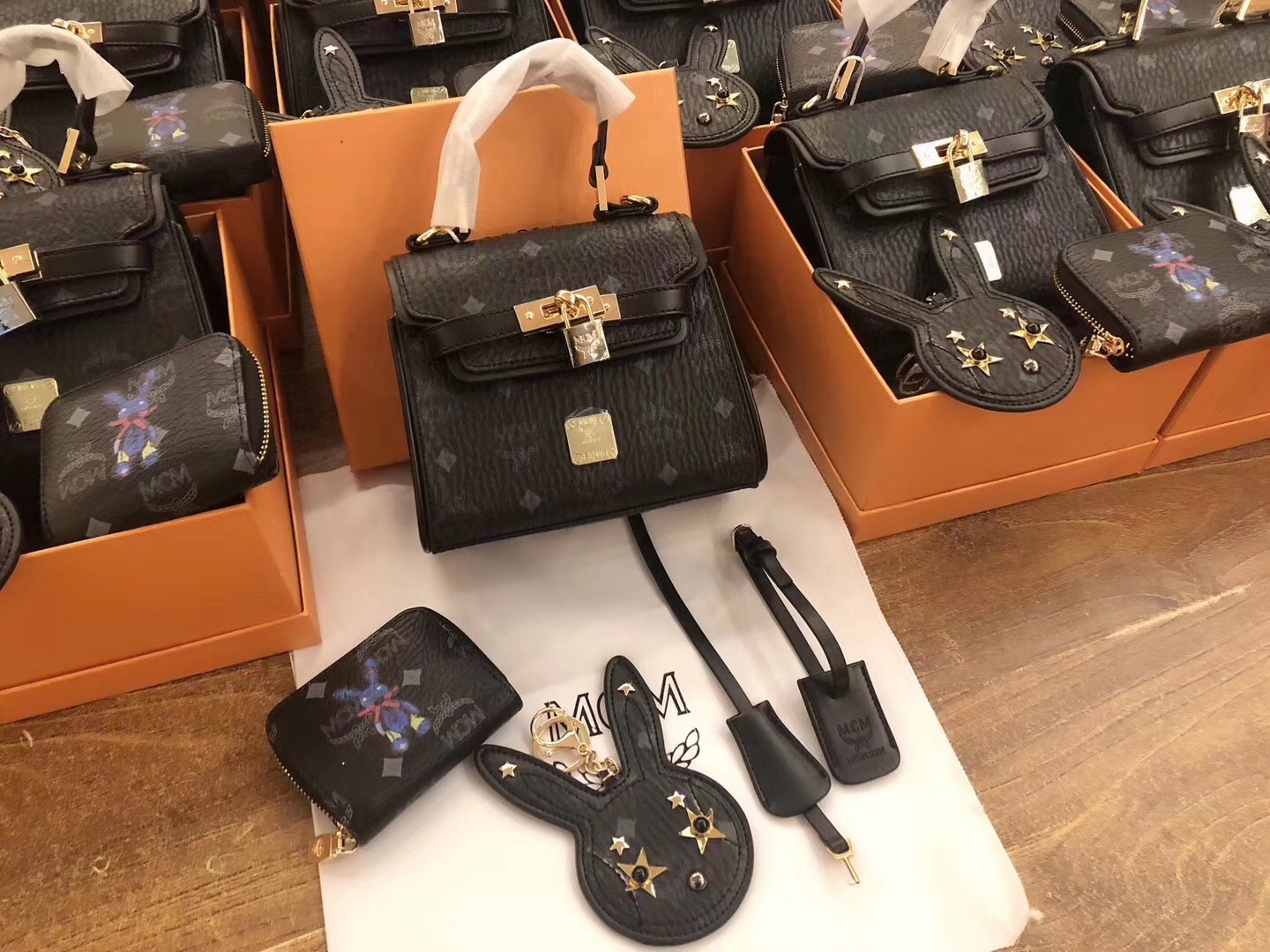 撞包不可怕!为你找到了今年夏天最出彩的包包赢过无数大牌