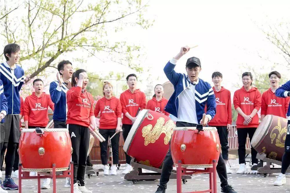 奔跑吧龙舟比赛开头,奔跑吧赛龙舟在哪一期