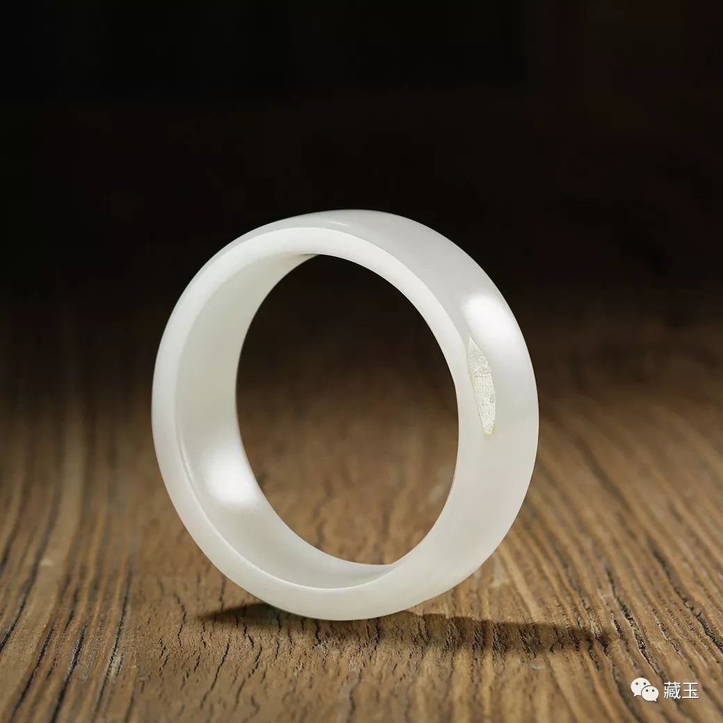 玉镯为什么容易断裂,圆条玉镯容易断