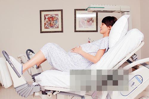 给产妇接生,采用最先进的拆台助产法,为什么要把床拆了?