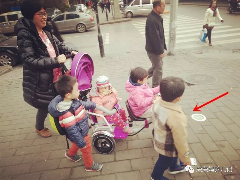 孩子挨打后妈妈怎么办,宝宝挨打妈妈该怎么养他
