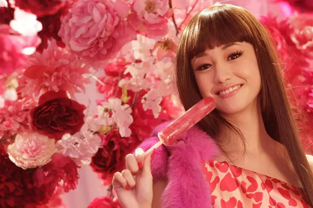 日本的女明星嫁给中国人,结过三次婚的日本女艺人