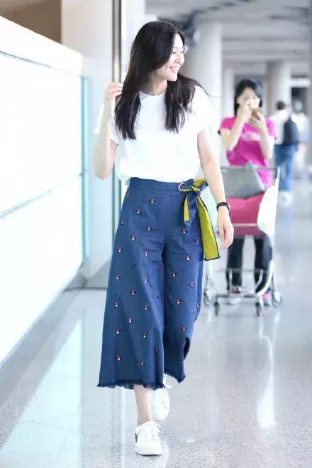 宽松t恤配阔腿裤慵懒,想要腿变长