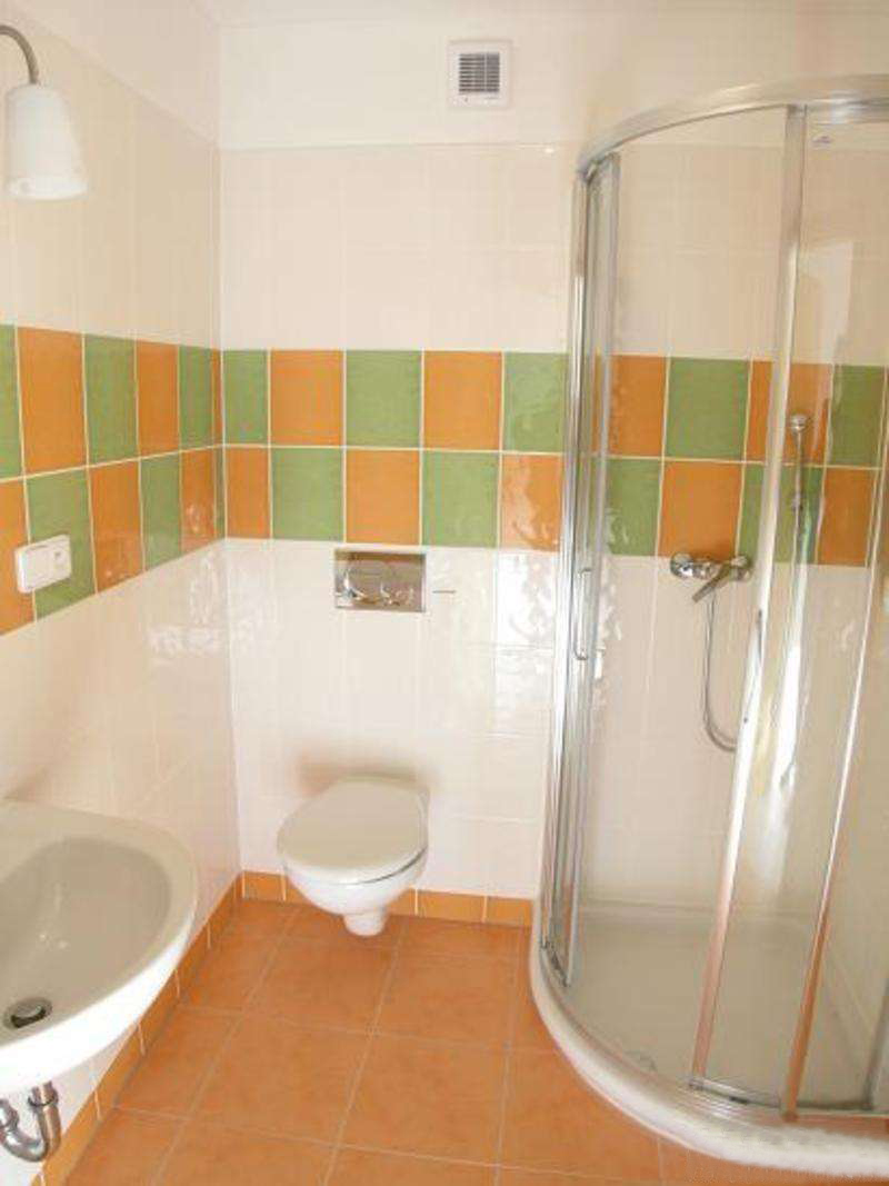 淋浴间玻璃隔断要不要做到顶,淋浴房玻璃隔断为什么不到顶