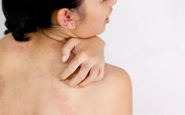 别让垃圾堵塞你的毛孔!有了这款火爆日本的沐浴刷,让你惊呼:洗澡搓背原来这么爽