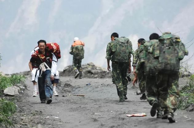 汶川感人催人泪下的事,汶川令人瞬间泪下的故事