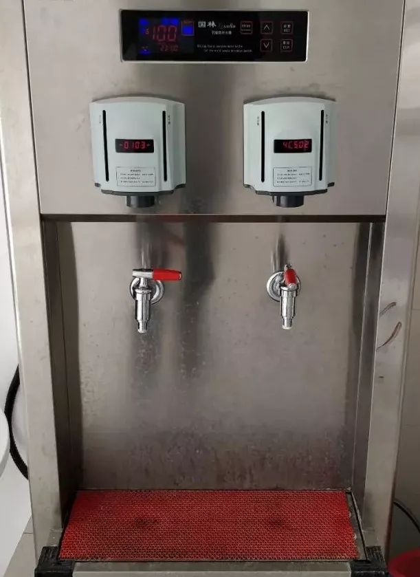 睡觉头发乱得像鸡窝一样,睡觉醒来头发乱