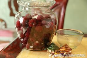 自制杨梅酒的功效与作用,自制杨梅酒保质期多长时间