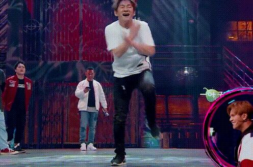 这就是街舞第一季冠军韩宇,韩宇街舞大赛冠军的表演