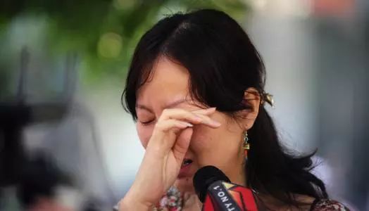 情人节，16岁高中情侣开房：女孩需要底线教育，男孩需要阳光教育！