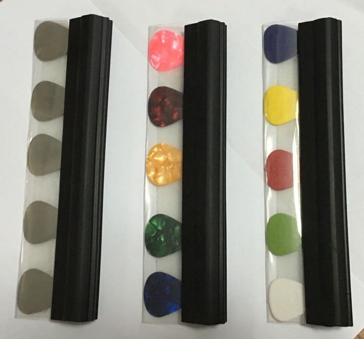 吉他各种效果器都用在哪里,新手弹电吉他一定需要效果器吗