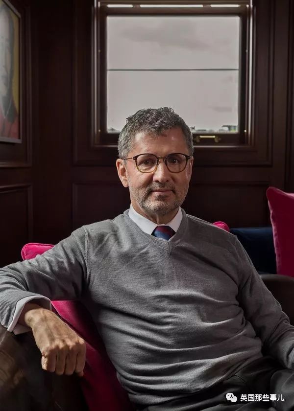 靠赌马赚了10亿美金，这个人最近终于浮出了水面……