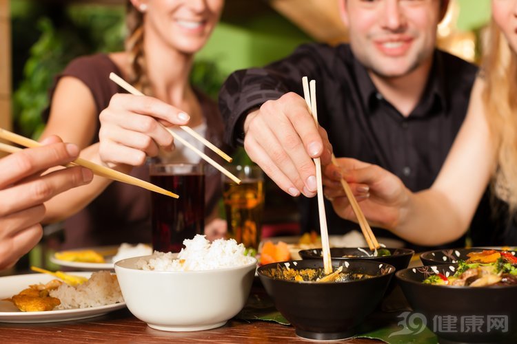 吃饭咬舌头了怎样可以缓解,吃饭咬到嘴最快解决方法