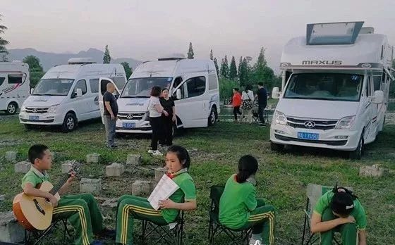 关爱志愿者温暖城市主题活动,学校爱心公益活动宣传报道