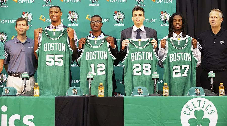 纵是冷血的安吉，心中也有一个不能交易的人呢