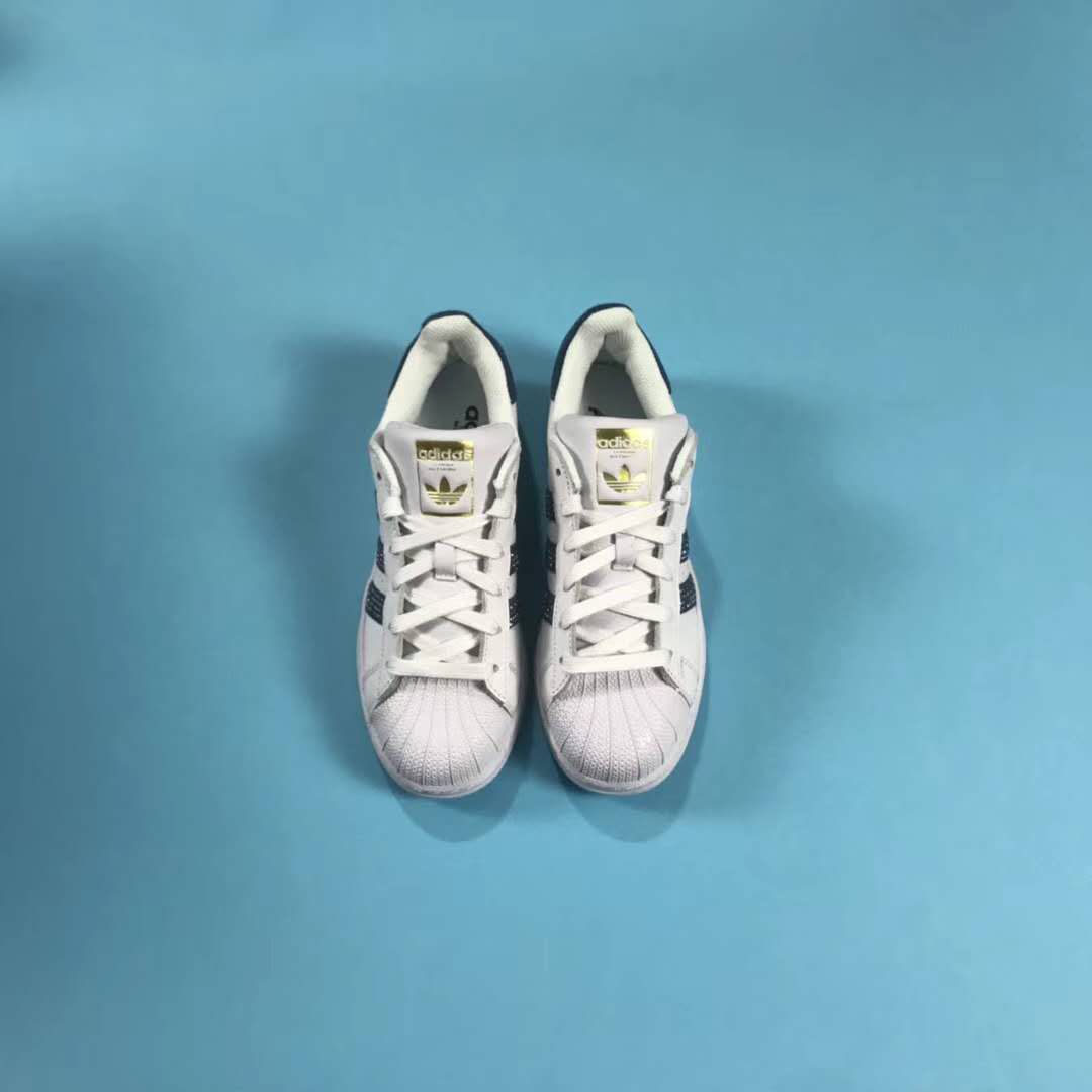 阿迪达斯adidas三叶草板鞋,阿迪达斯三叶草最新板鞋