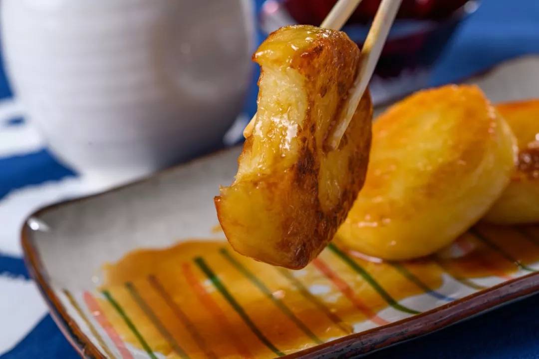 别再长胖了，否则你连这家店的门都挤不进去！