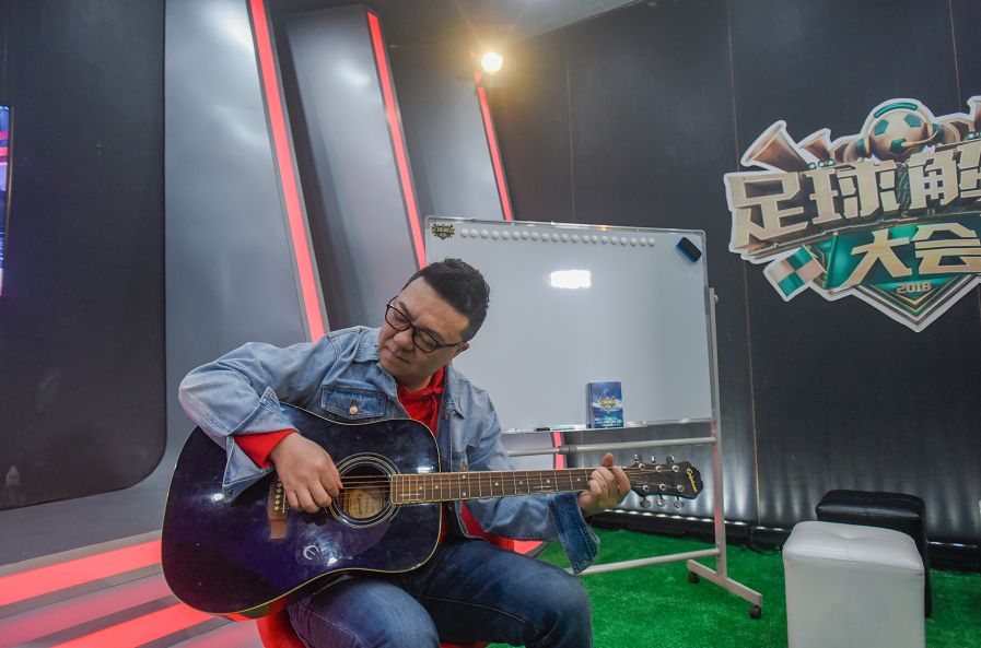 黄健翔韩乔生解说村超总决赛,黄健翔韩乔生