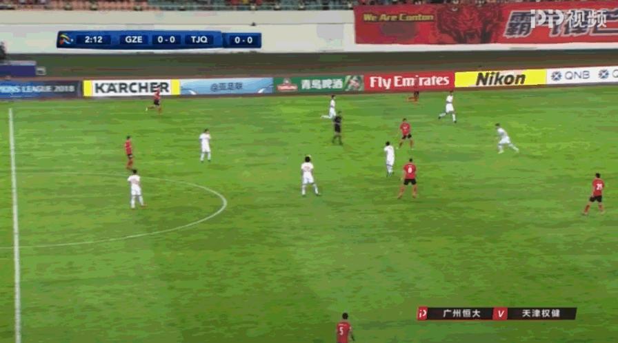 郜林踢球被解说,郜林脚后跟射门里皮