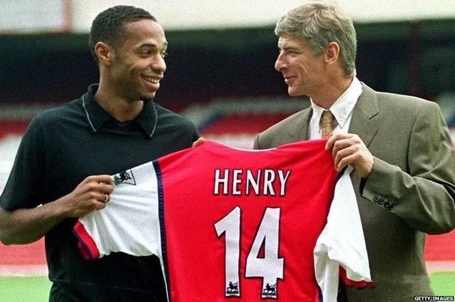 足球和汽车,足球阿森纳vs利物浦