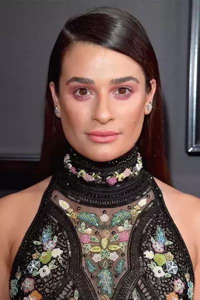 怎么才可以把眼影画的那么好看呢,今年流行的眼影这样画美丽不挑人