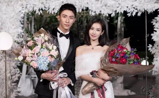 本是去新剧看黄景瑜脱衣有肉,却被一票高颜值小姐姐小哥哥圈粉