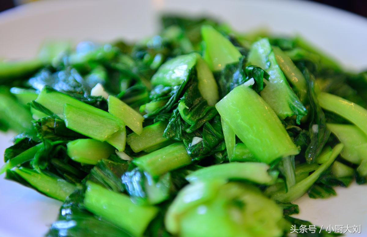怎样炒青菜可保持碧绿并坚挺爽口,教你一招青菜这样炒