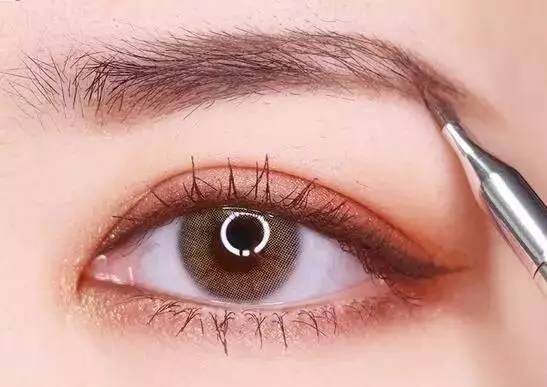 脱妆严重应该怎么化妆,怎样化妆戴口罩不脱妆