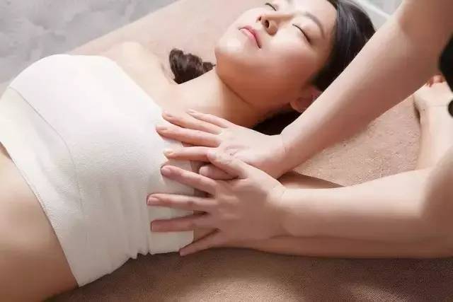 改善哺乳后胸部松弛下垂,产后哺乳期胸部变得很大怎么办