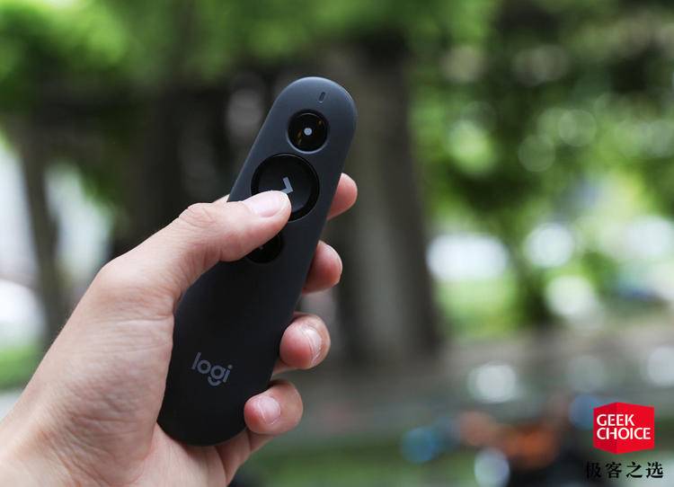 你和「眉飞色舞」的演讲者之间,可能还差一个出色的无线演示器