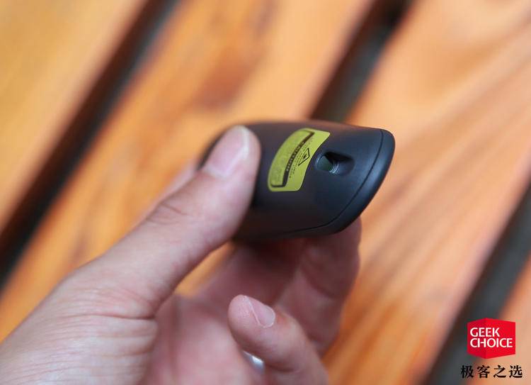 你和「眉飞色舞」的演讲者之间,可能还差一个出色的无线演示器