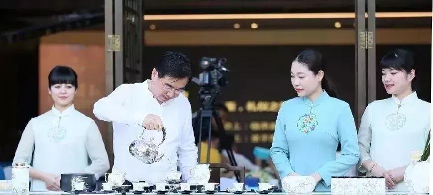 鍗庣ゥ鑻戜笁搴︽垚涓哄浗绀煎摢涓夊害,鍗庣ゥ鑻戝浗瀹捐尪涓夊害鎴愪负鍥界ぜ