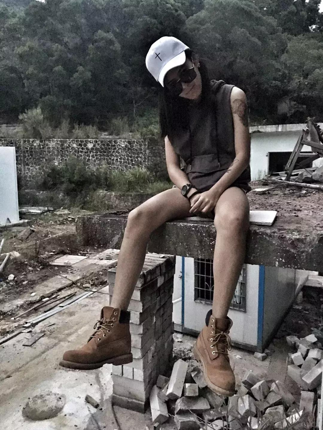 开柜计划｜美女纹身师的衣柜里，都是最Cool的黑白灰！