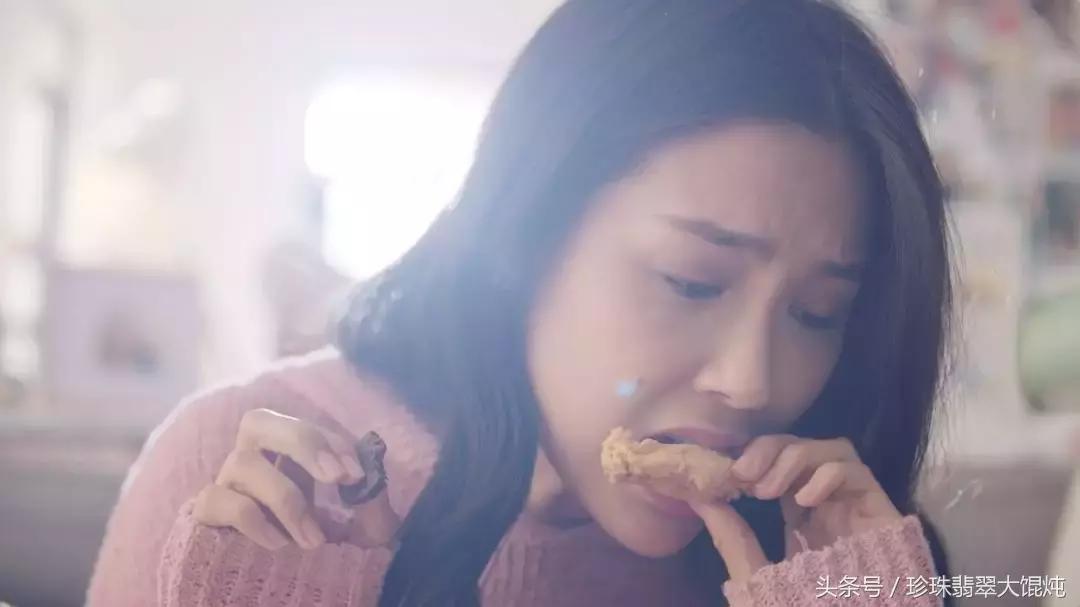 有个爱哭的女朋友,你身边有没有爱拍照的女生