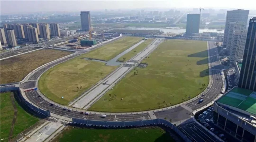 松江免费开放的足球场,松江万达草坪