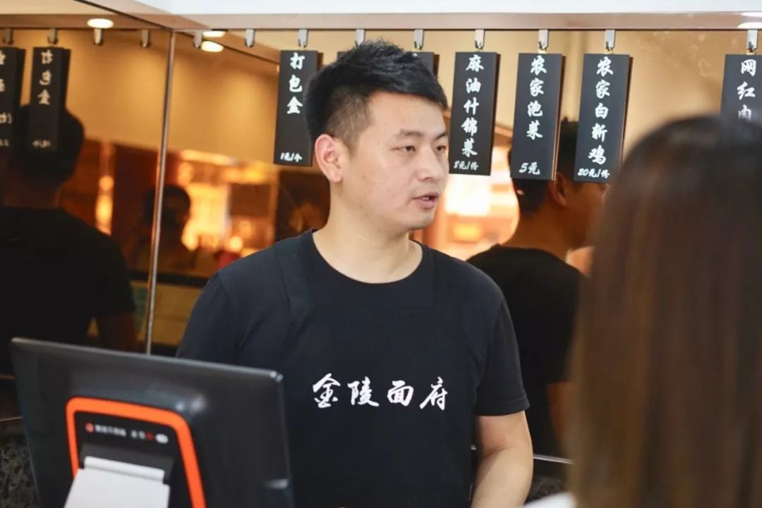 南京有一家古怪的面馆,南京最有名的肉丝面