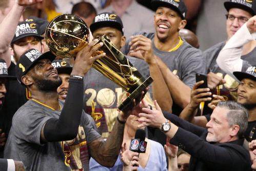 骑士队2018年夺冠回顾全过程,骑士夺冠抢七詹姆斯扳平比分