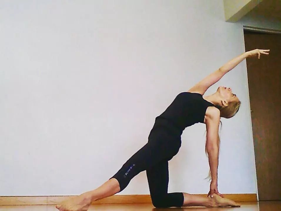 床上瘦腿动作大腿和小腿,瘦腿大腿前突小腿后突