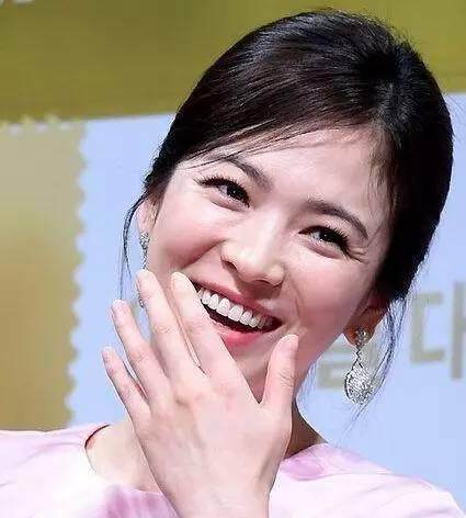 盘点被鱼尾纹害惨了的明星们，王凯满脸褶，杨幂一笑皮都松了！