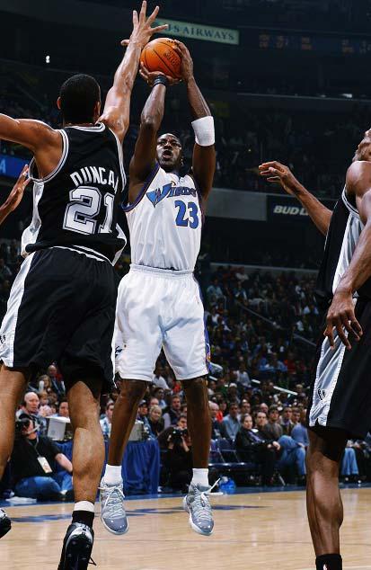 nba最受欢迎篮球鞋排行榜前十名,nba耐克篮球鞋实战推荐300左右